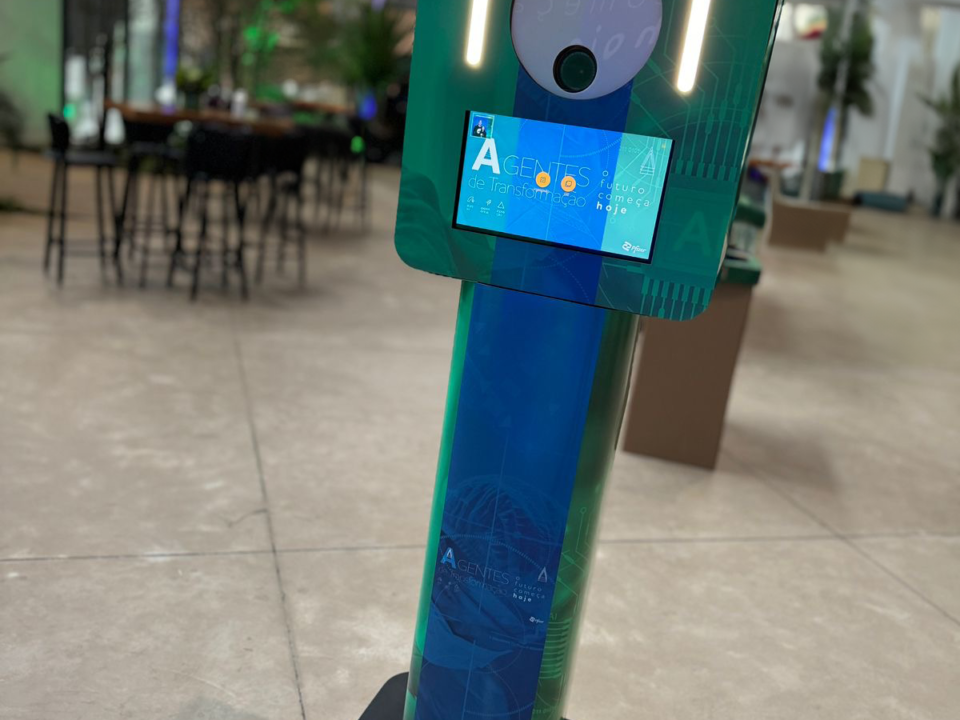 Totem de Fotos Pfizer: Capture a Alegria do Seu Evento!