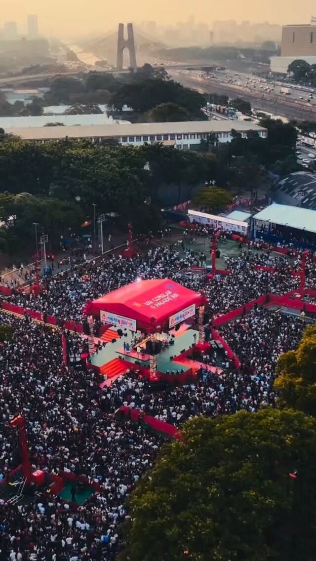 Participamos do evento ChurrasQuinho, lançamento do novo DVD do grupo Menos é Mais, com patrocínio da Frimesa.
Estivemos presentes com o Selfie Mobile, onde o público pôde tirar fotos e gravar mini videoclipes personalizados.
Todo o material era entregue na hora, os participantes podiam baixar as fotos e vídeos diretamente no celular via QR Code ou AirDrop.Quer saber mais?
Fale conosco: https://www.photoa.com.br
#menosesmás #selfiemobile #videoclipe